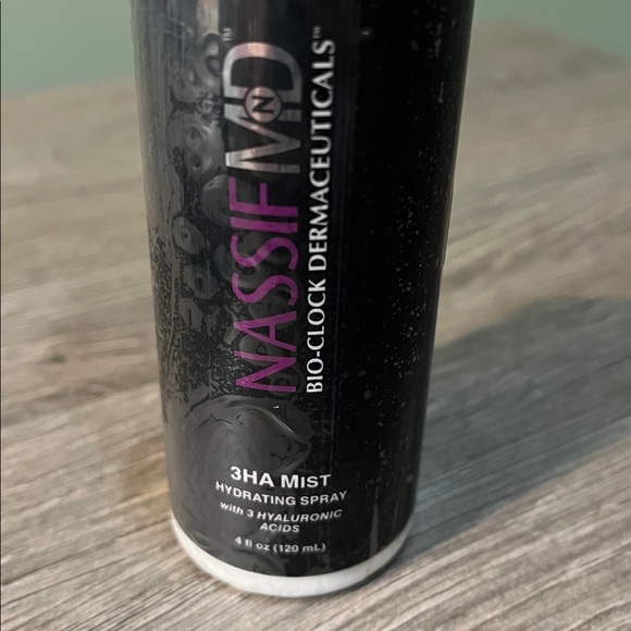Nassif 💜 MD Hydrating Spray 💜 - Picture 3 of 3